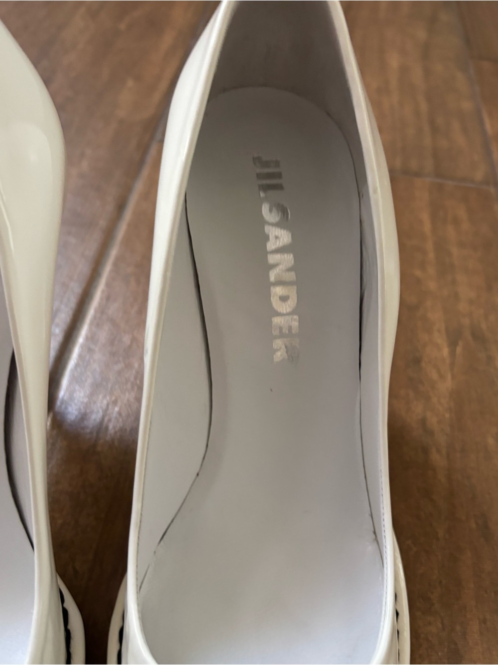 Jil Sander Cream Patent Pointed Toe Pumps with Contrast Stitch EU39 - Picture 10 of 16